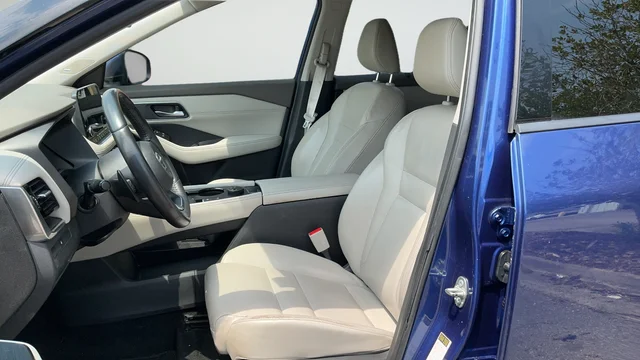 Used 2021 Blue Nissan SL image 20