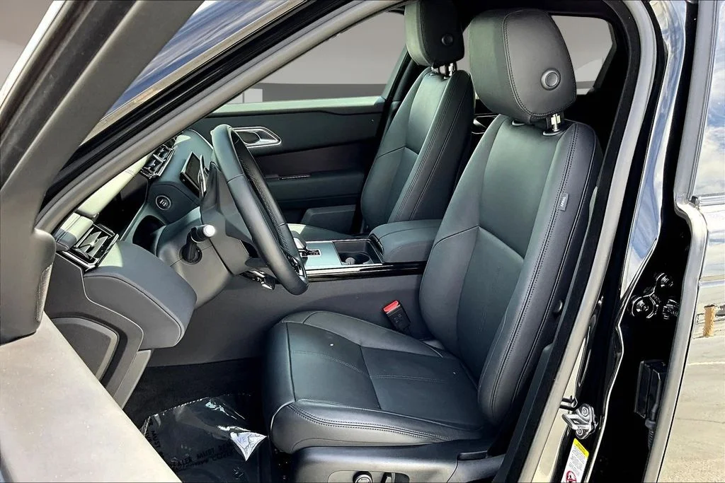 Used 2026  Land Rover Dynamic SE image 19