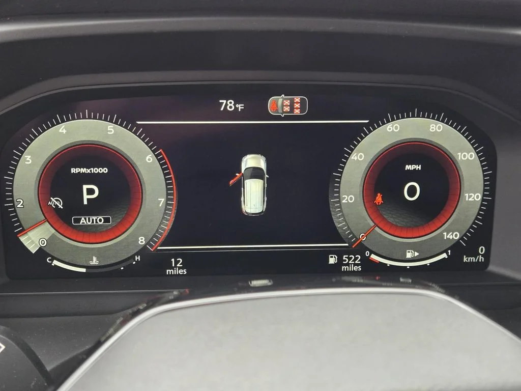 New 2026 Boulder Gray Pearl / Super Black Two-tone Nissan Platinum image 26