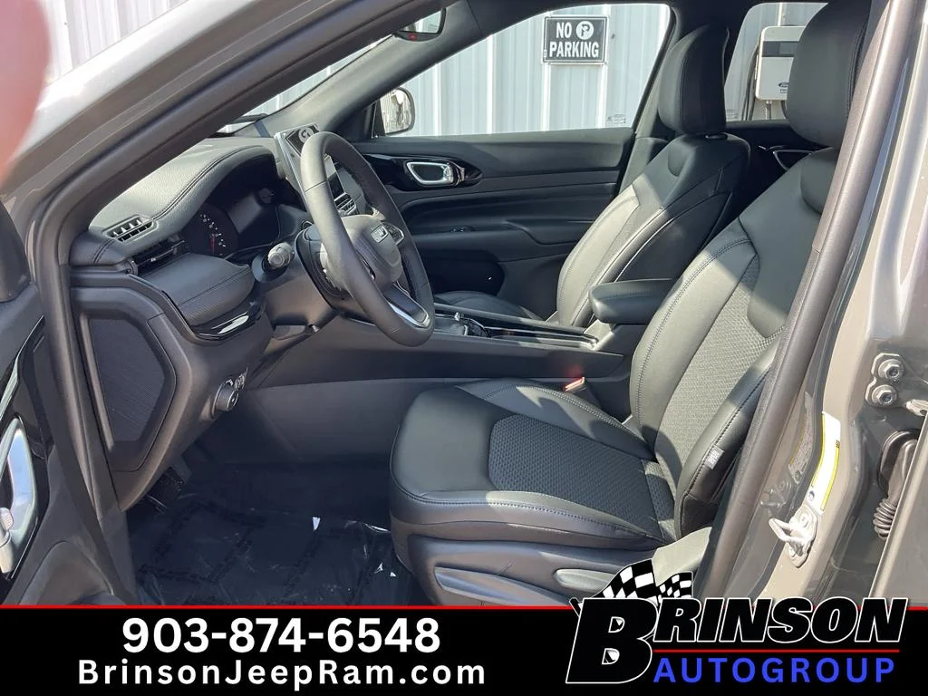 New 2026 Sting-Gray Clearcoat Jeep Latitude Altitude image 11