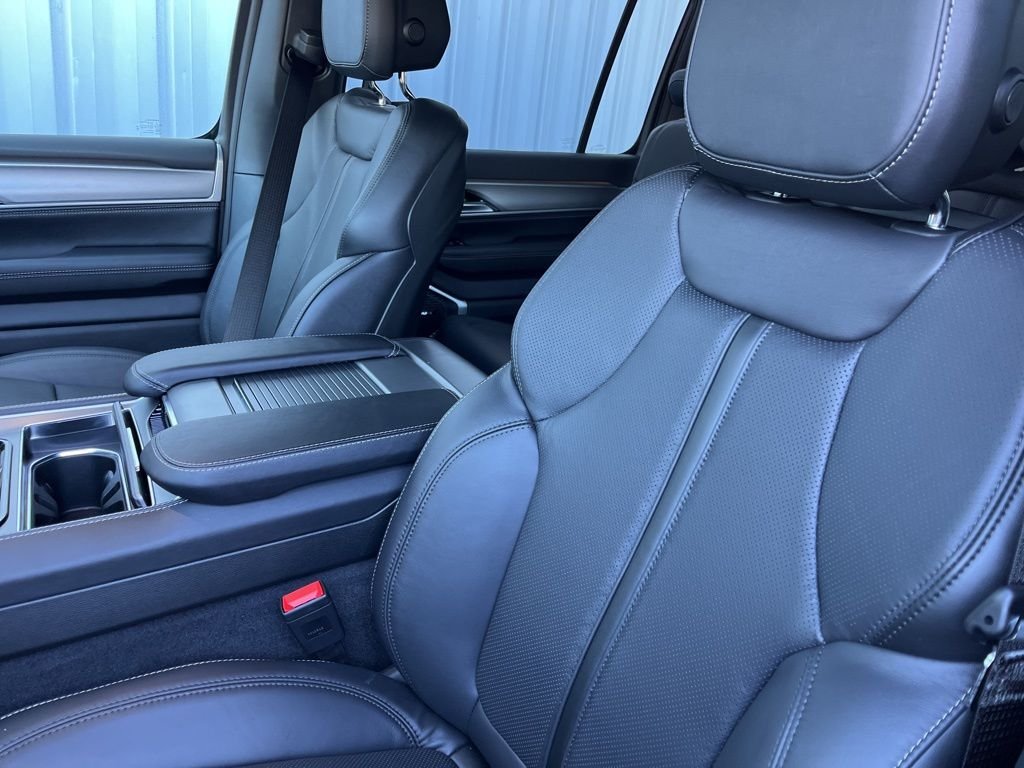 New 2026 High Gloss Black Jeep Limited Altitude image 28