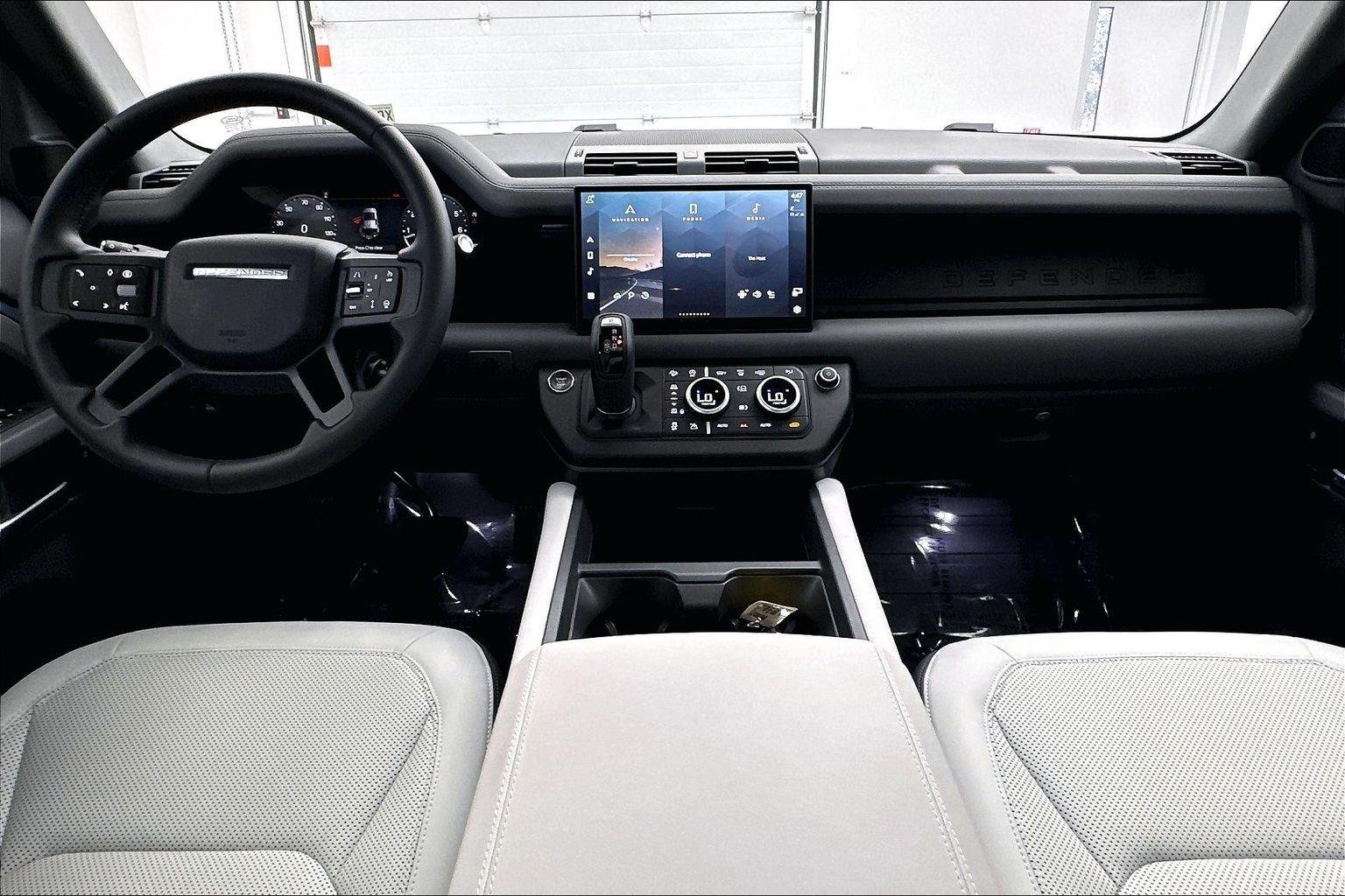Used 2025 Tasman Blue Metallic Land Rover S image 6