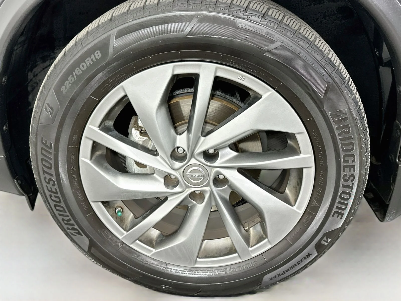 Used 2015 Gun Metallic Nissan SL image 33