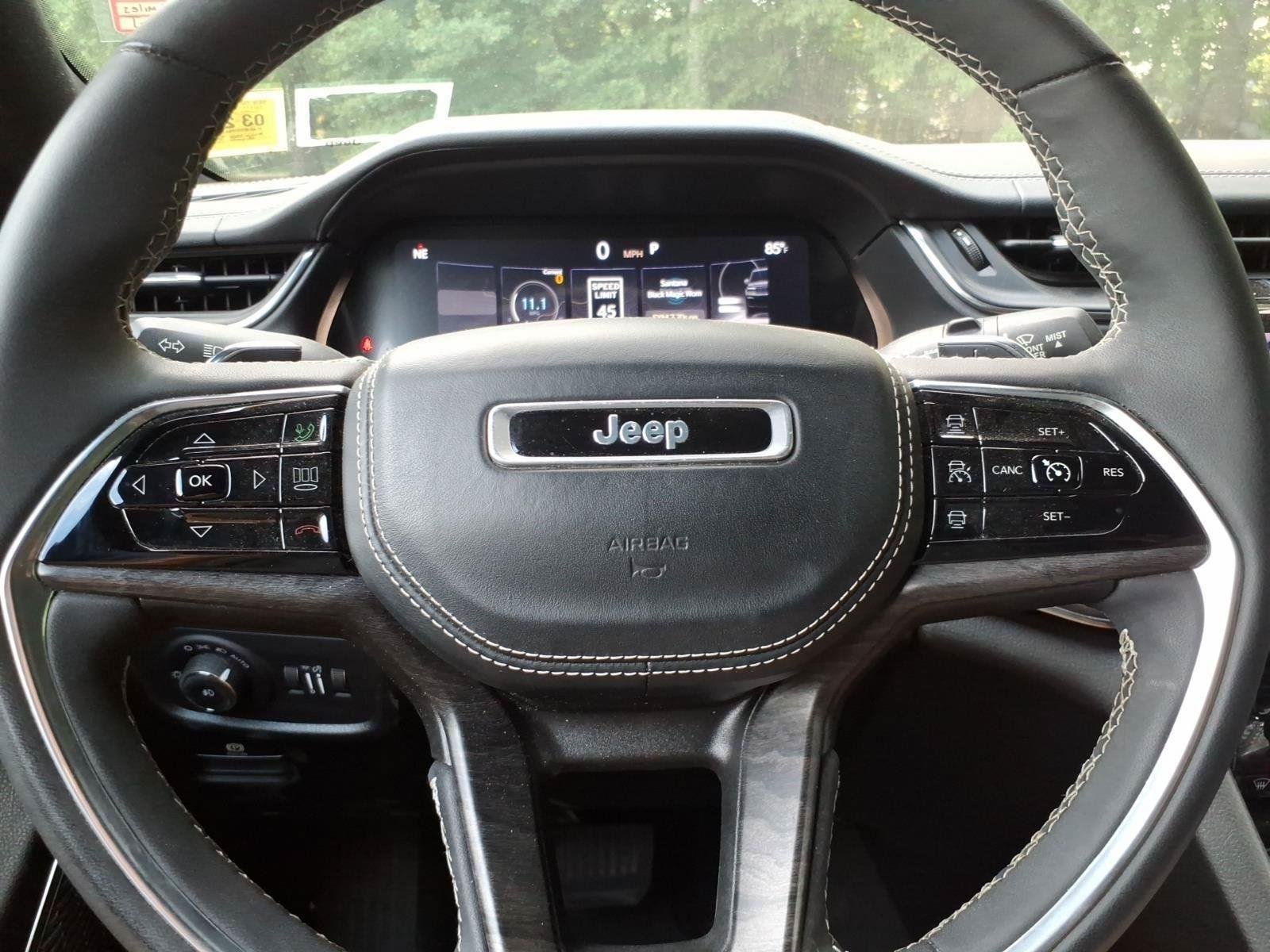 Used 2023 Diamond Black Crystal Pearlcoat Jeep Overland image 18