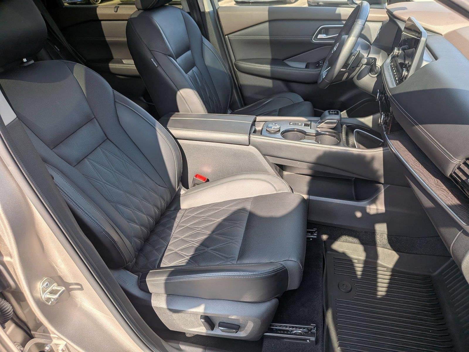 Used 2023 Champagne Silver Metallic Nissan Platinum image 38
