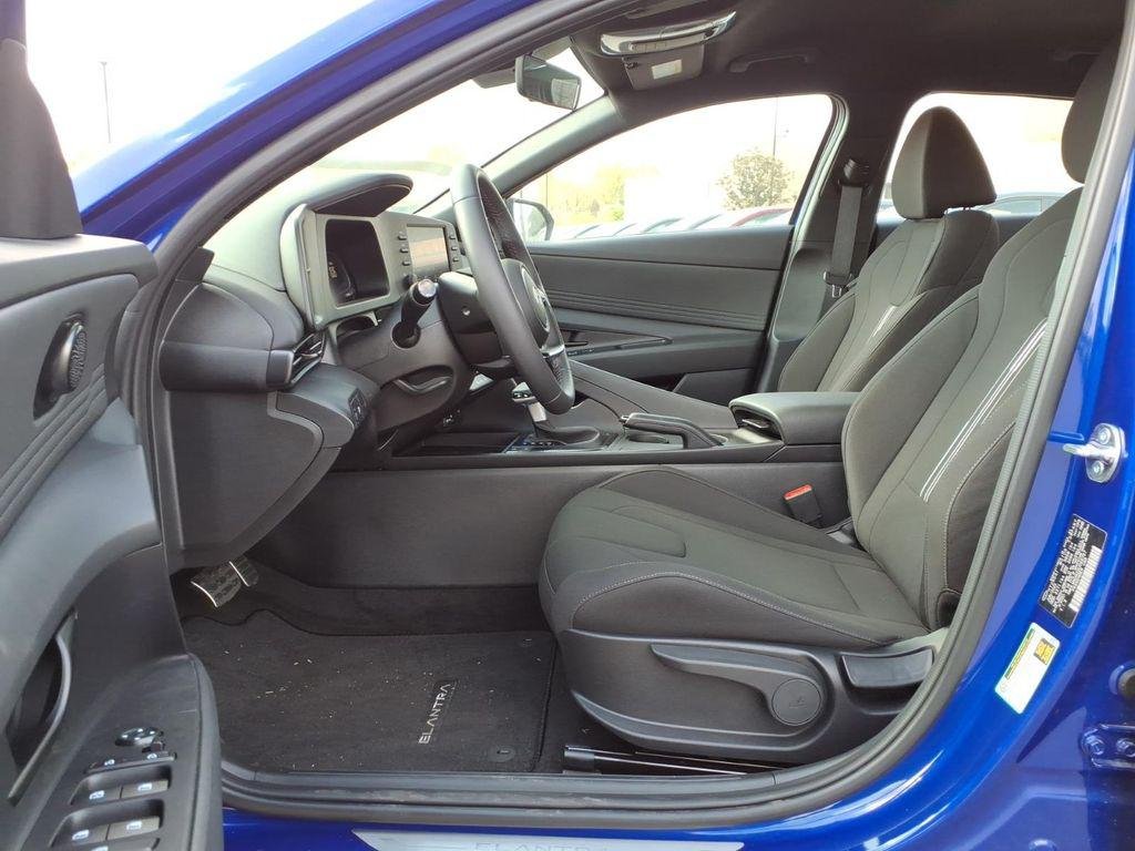 2025 Hyundai Elantra SEL - Photo 14