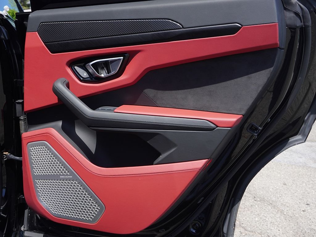 Used 2022 Black Lamborghini Base image 30