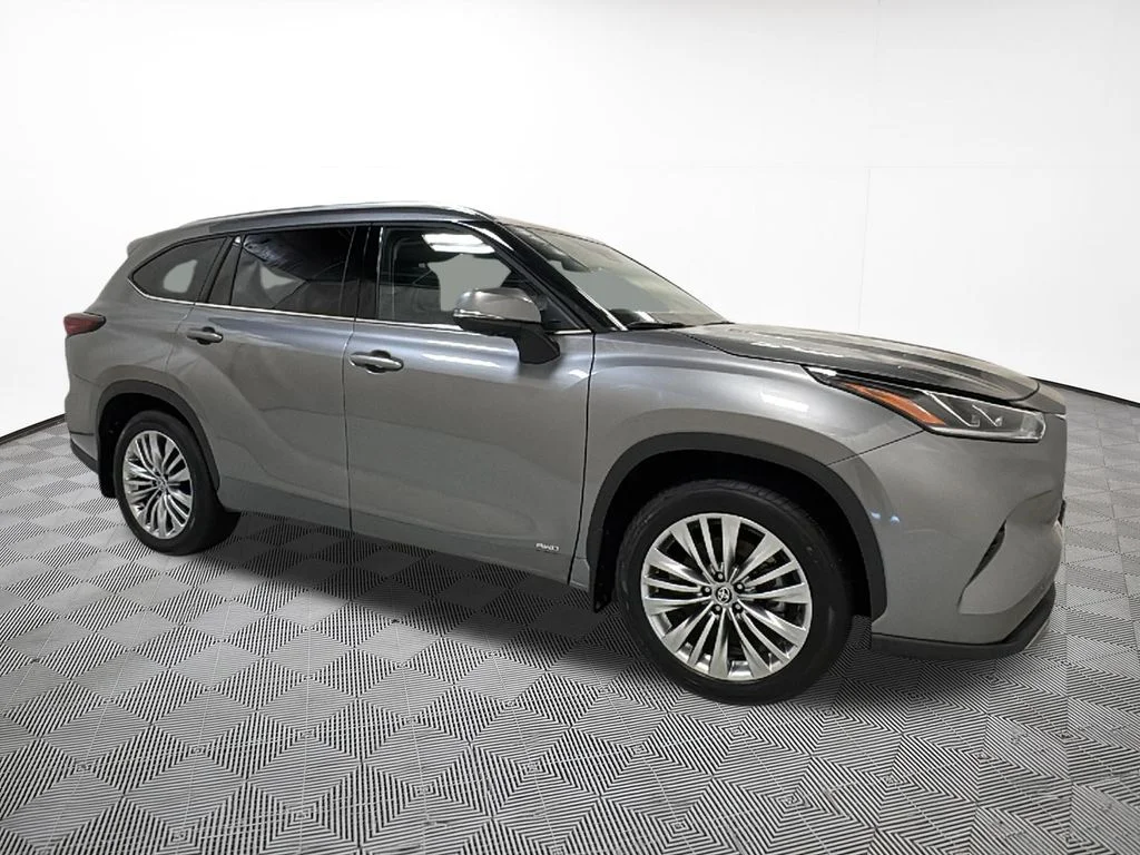 Used 2026 Heavy Metal Toyota Platinum image 5