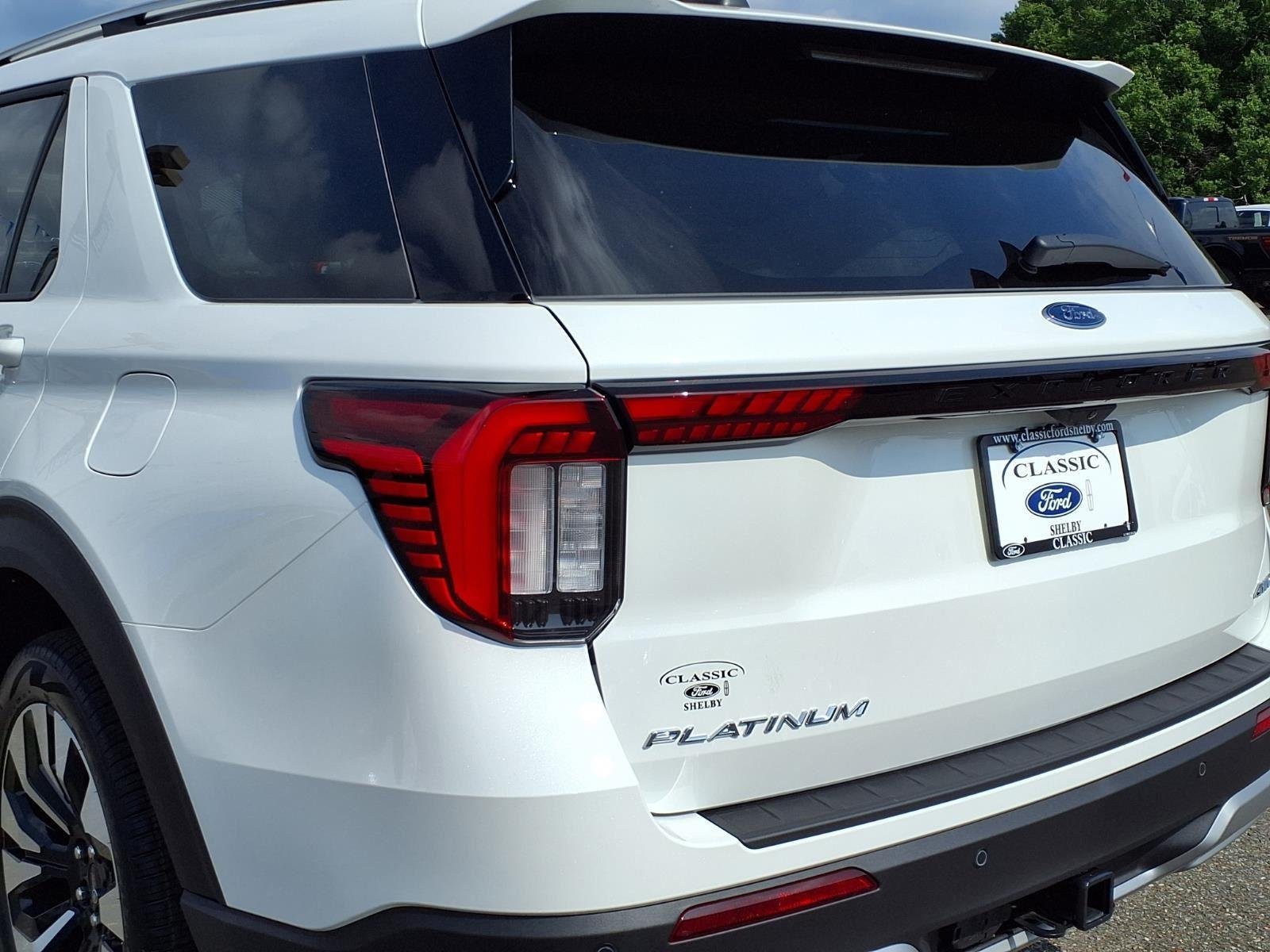 New 2026 Star White Metallic Tri-Coat Ford Platinum™ image 17