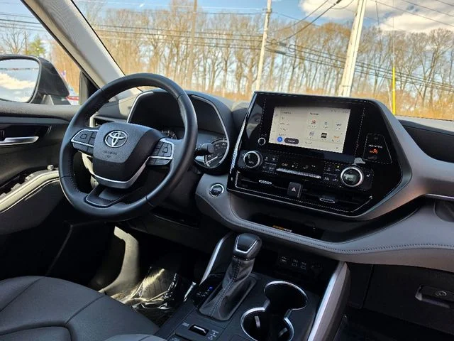 2023 Toyota Highlander XLE - Photo 13