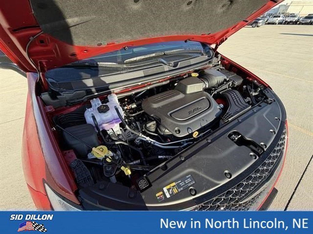 New 2026 Red Hot Pearl-Coat Exterior Paint Chrysler Select image 6