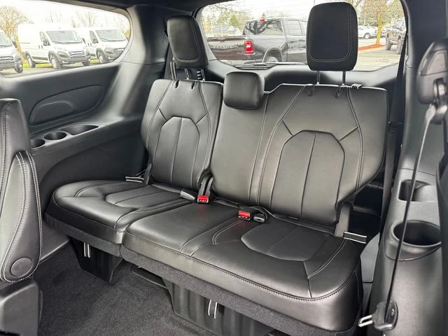 New 2026 Diamond Black Crystal Pearl-Coat Exterior Paint Chrysler LX image 19