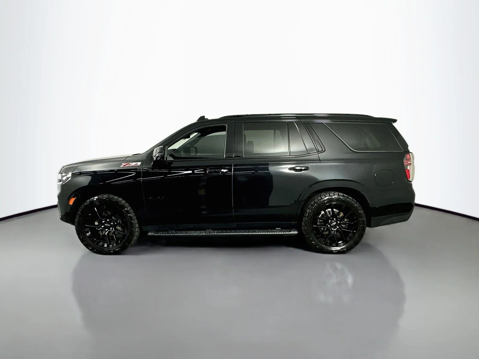 Used 2023 Black Chevrolet Z71 image 5