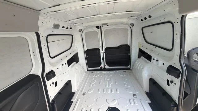 Used 2022 White Ram Base image 23