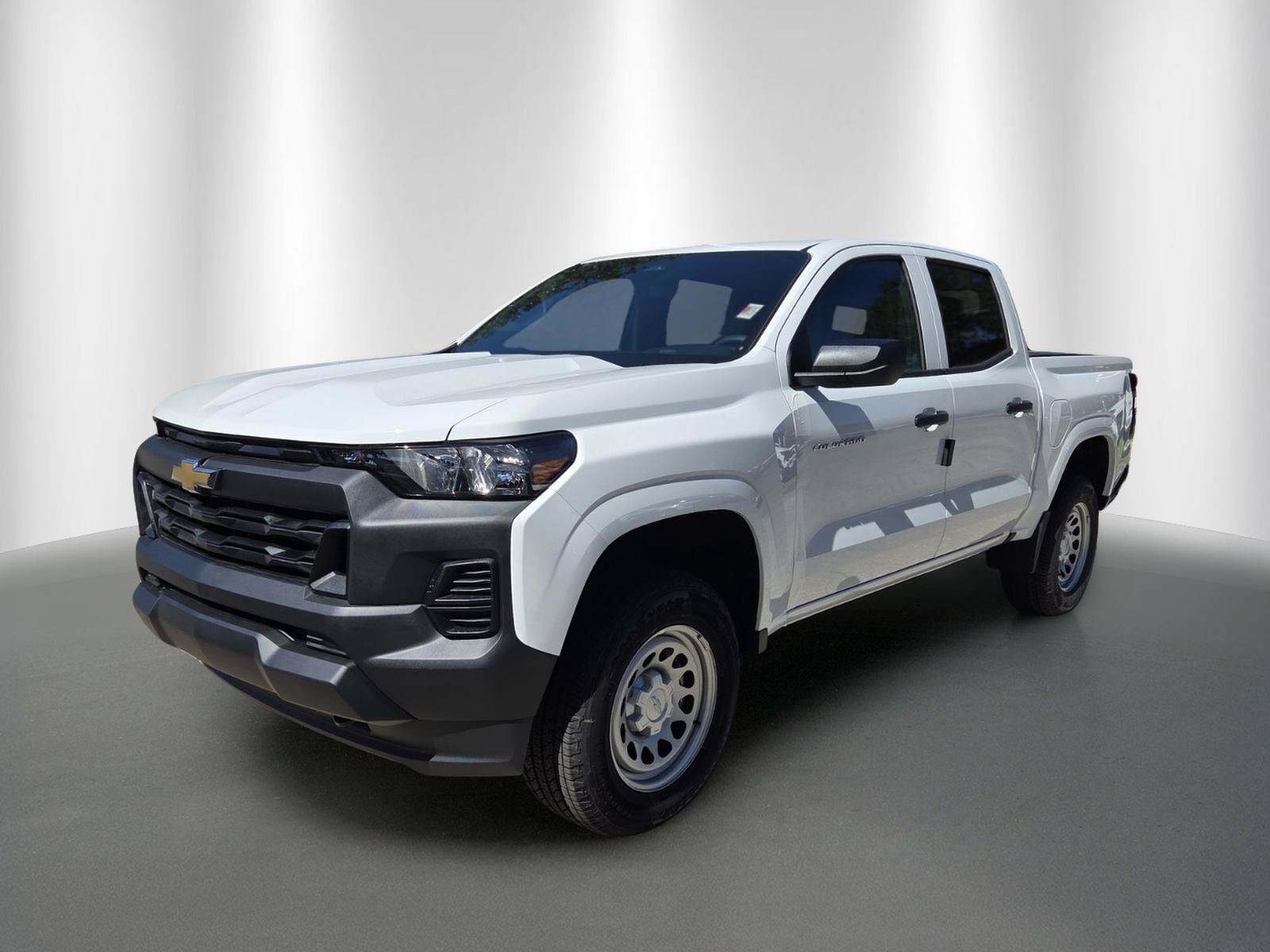New 2026 Summit White Chevrolet WT image 2