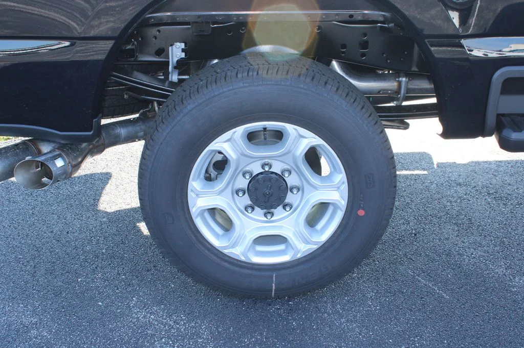 New 2026 Agate Black Metallic Ford F-250® XLT image 19