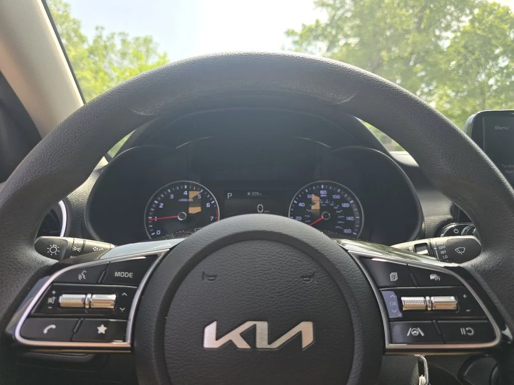 Used 2023 Red Kia LXS image 25