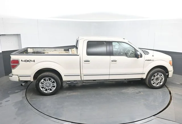 Used 2009 Oxford White Clearcoat Ford Platinum image 38