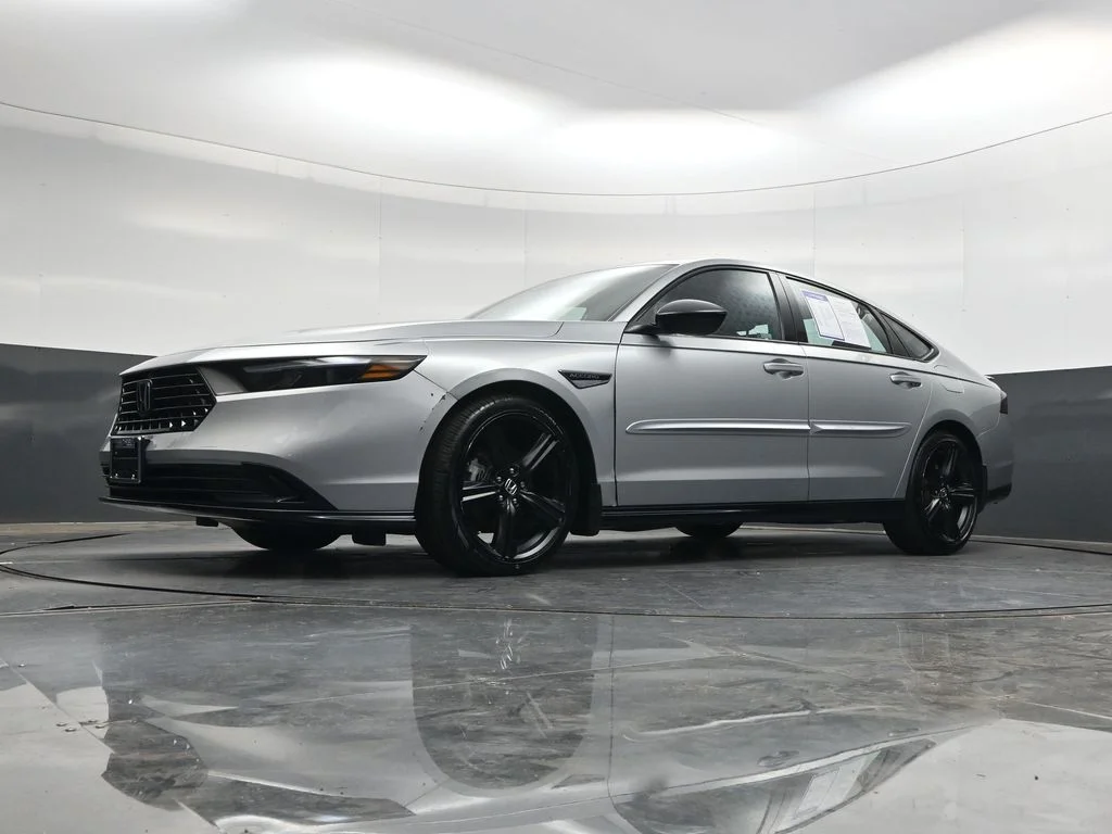 Used 2024 Solar Silver Metallic Honda Sport-L image 34