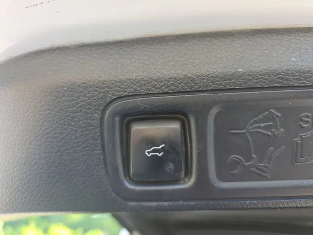 Used 2021 White Lincoln Reserve image 15