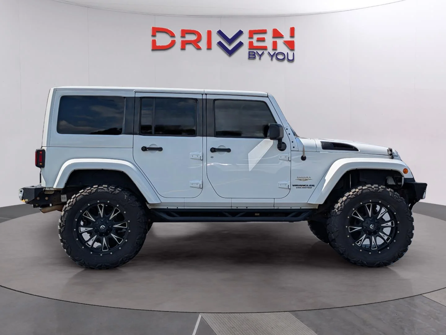 Used 2014 Bright White Clearcoat Jeep Sahara image 6