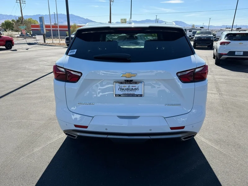 Used 2019 SUMMIT WHITE Chevrolet Premier image 4