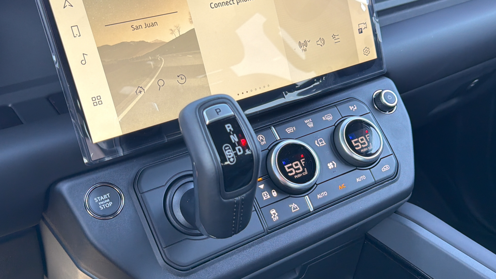 New 2026 Woolstone Green Land Rover X-Dynamic SE image 15