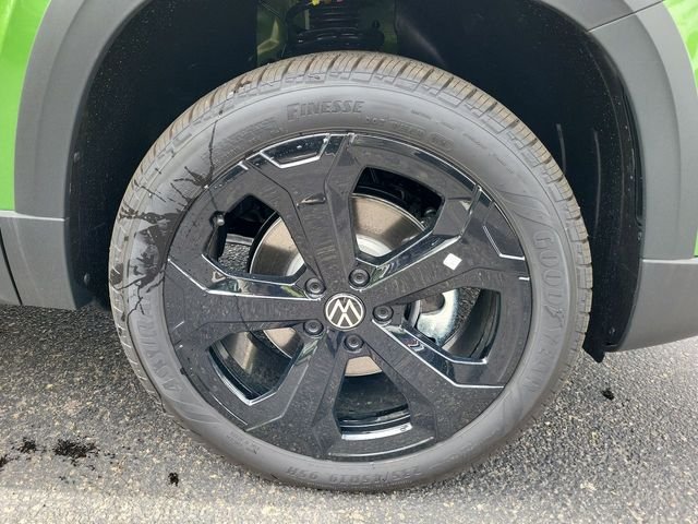 New 2026 Green Volkswagen 1.5T SE Black image 20