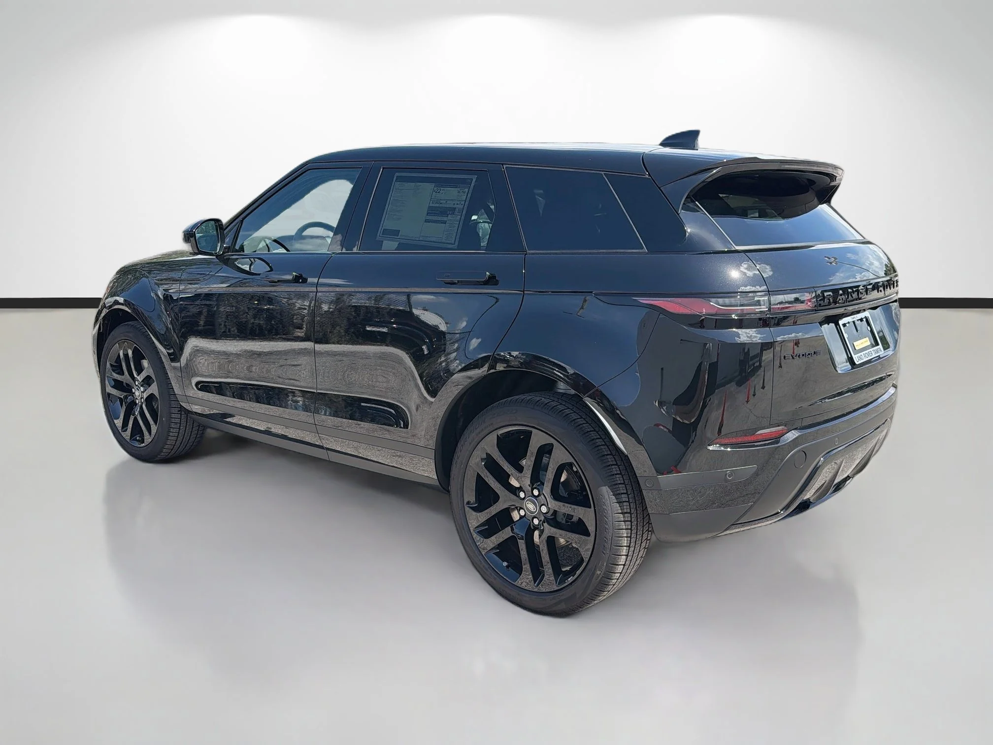 New 2026 Santorini Black Metallic Land Rover Core S image 3
