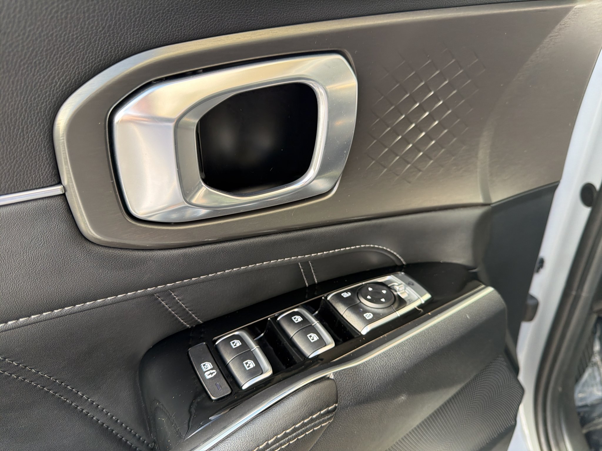 Certified Used 2023 Wolf Gray Kia SX image 19