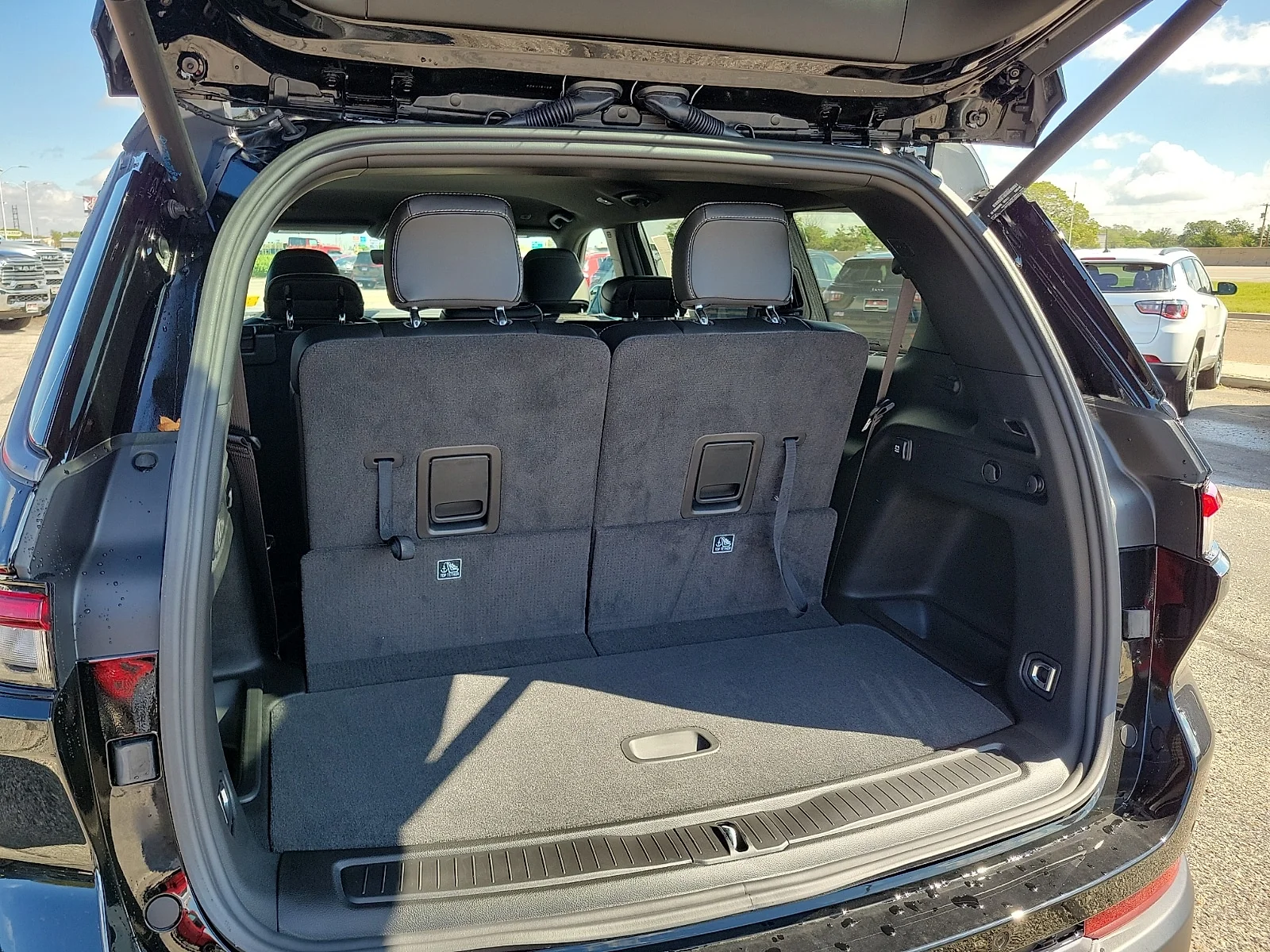 New 2027 High Gloss Black Jeep L LAREDO ALTITUDE 4X4 image 8