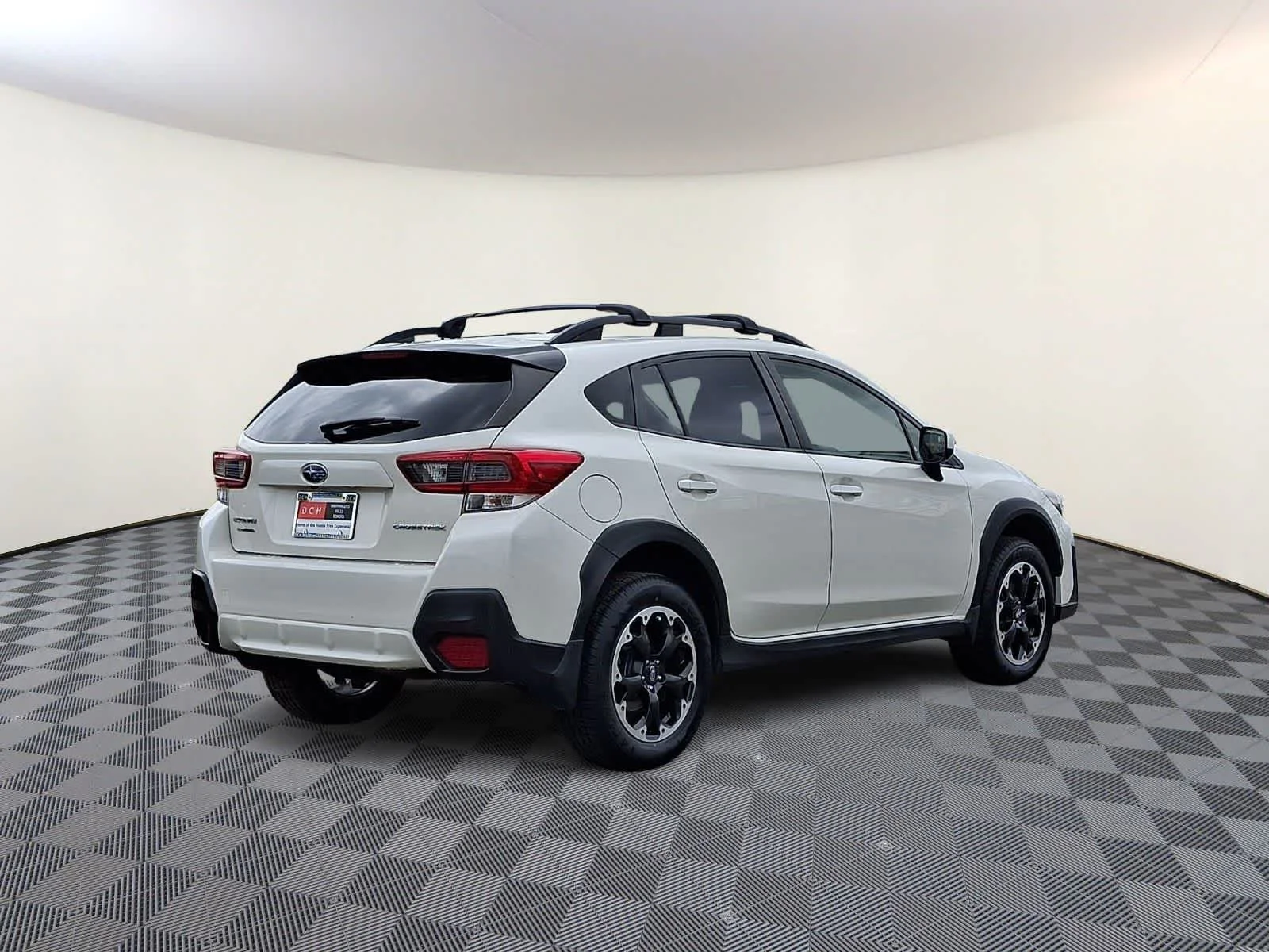 Used 2022 Crystal White Pearl Subaru Premium image 5