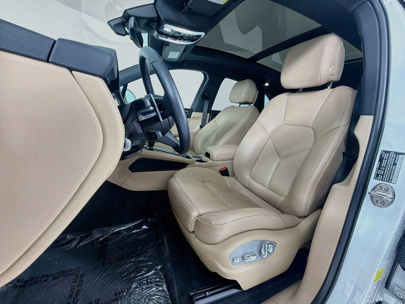 Used 2023 White Porsche  image 5