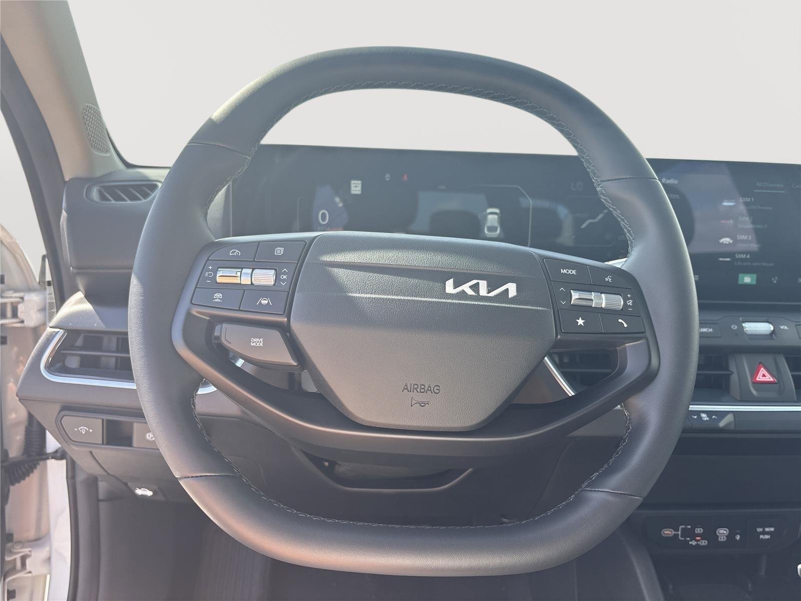 New 2025 Snow White Pearl Kia EX image 11