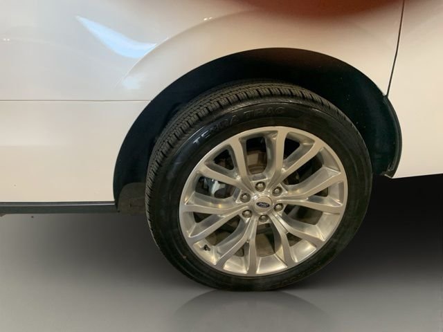 Used 2018 White Ford Limited image 34