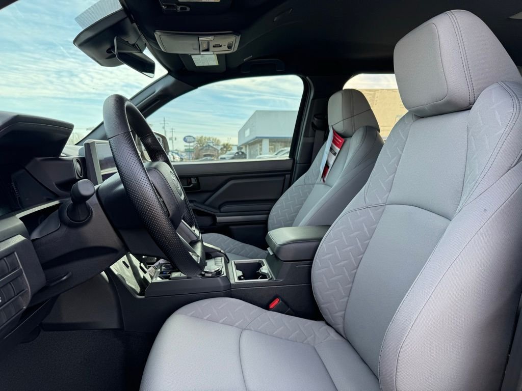 2025 Toyota Tacoma SR5 - Photo 16