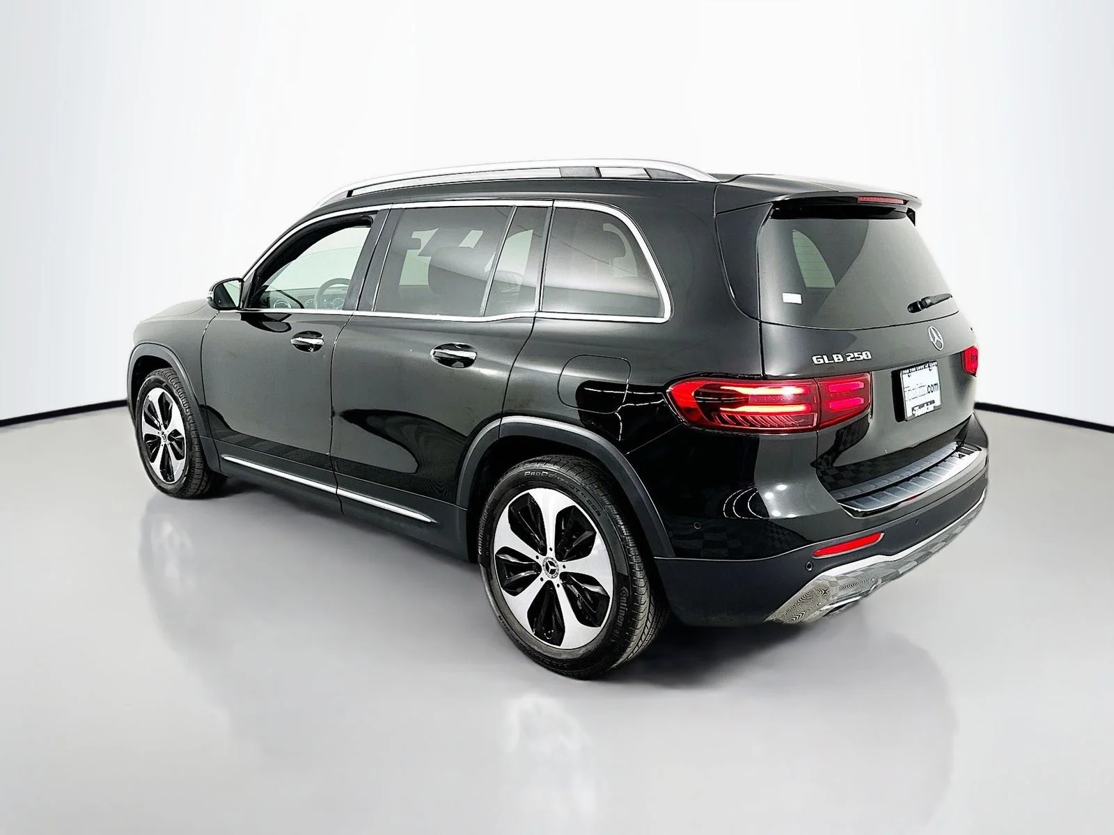 Used 2025 Black Mercedes-Benz GLB 250 image 5