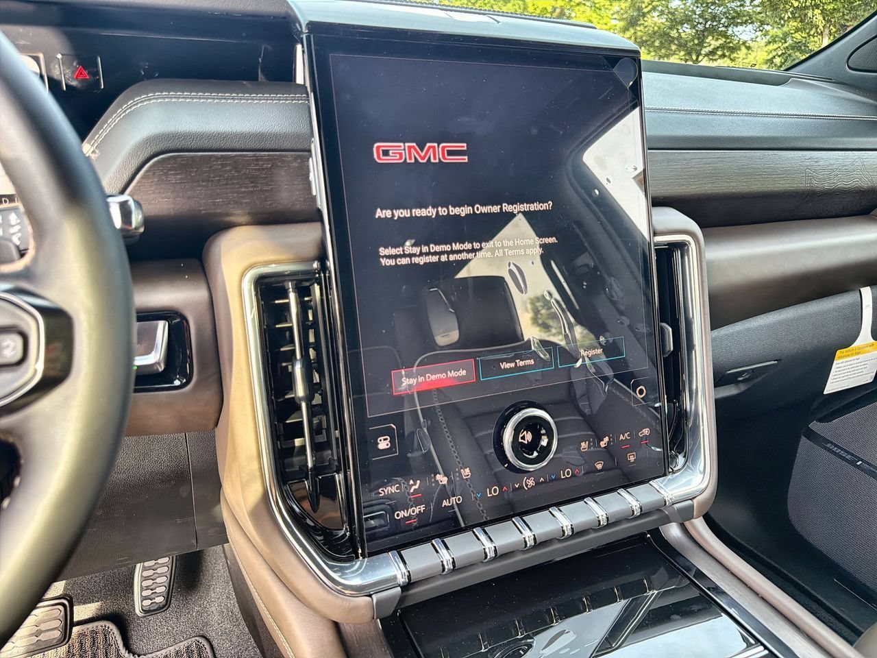 2026 GMC Yukon Denali Ultimate - Photo 13