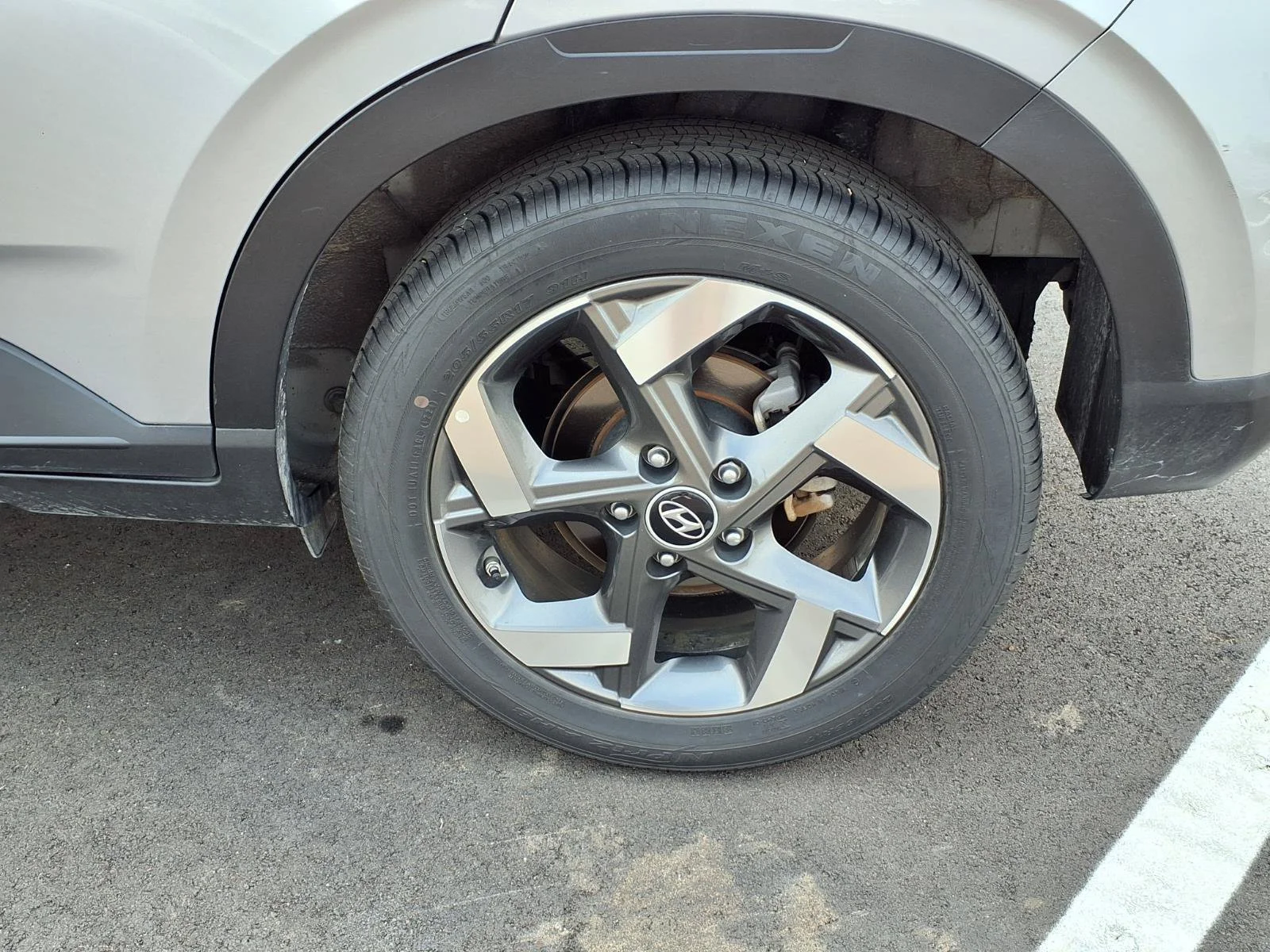 Used 2025 Shimmering Silver Hyundai SEL image 24