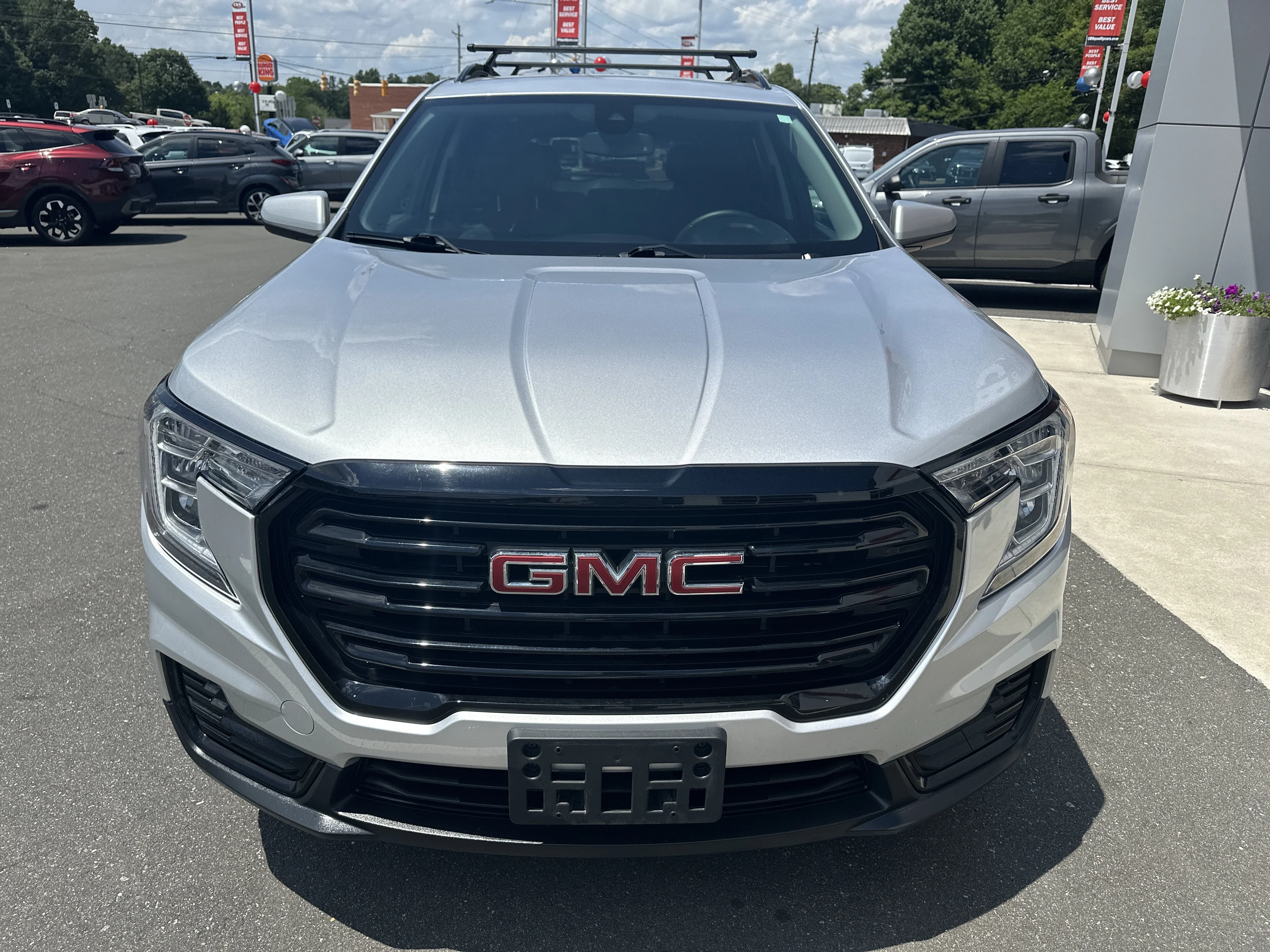 Used 2022 Quicksilver Metallic GMC SLE image 3