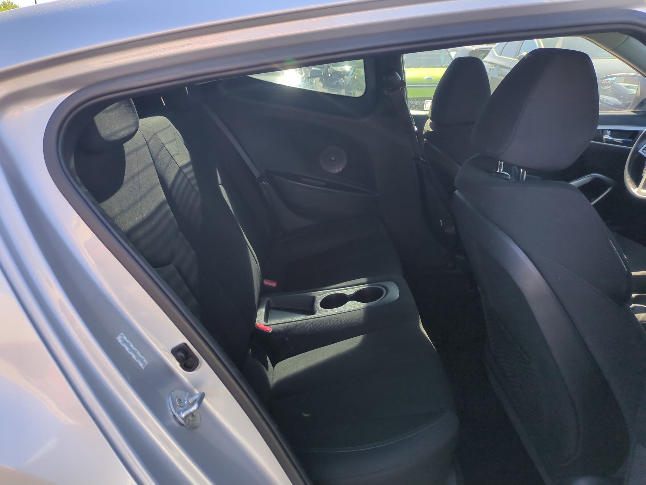 2014 Hyundai Veloster Base - Photo 28