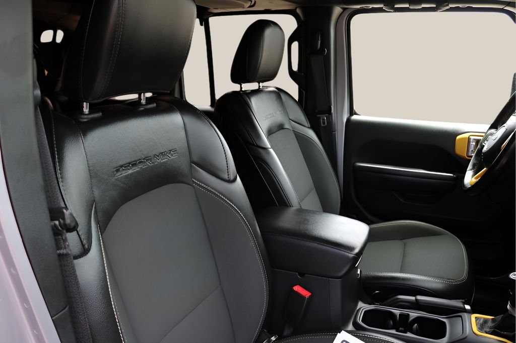 Used 2020 Silver Jeep Unlimited Sport image 20