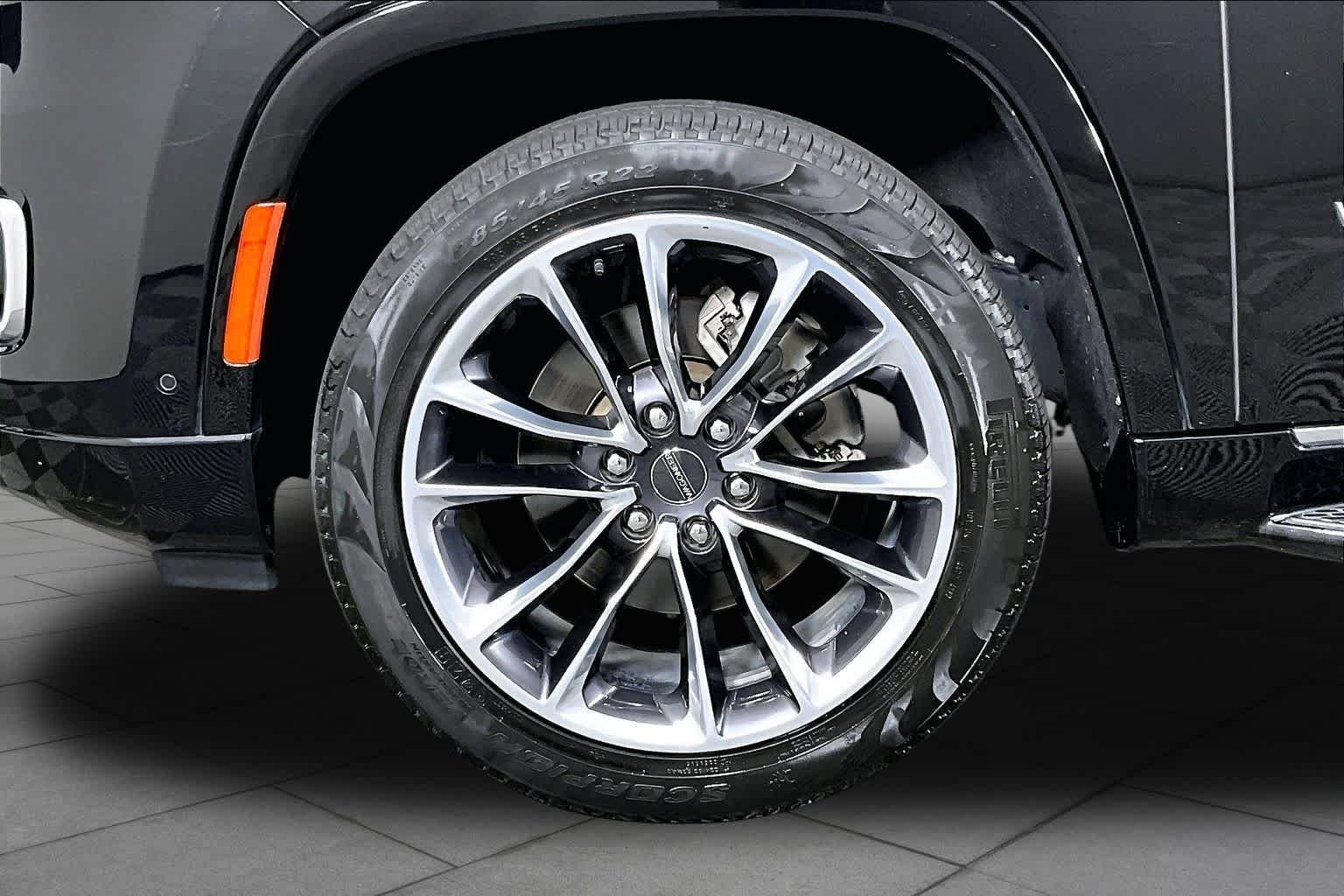 Certified Used 2024 Diamond Black Crystal Pearlcoat Jeep Series II image 10