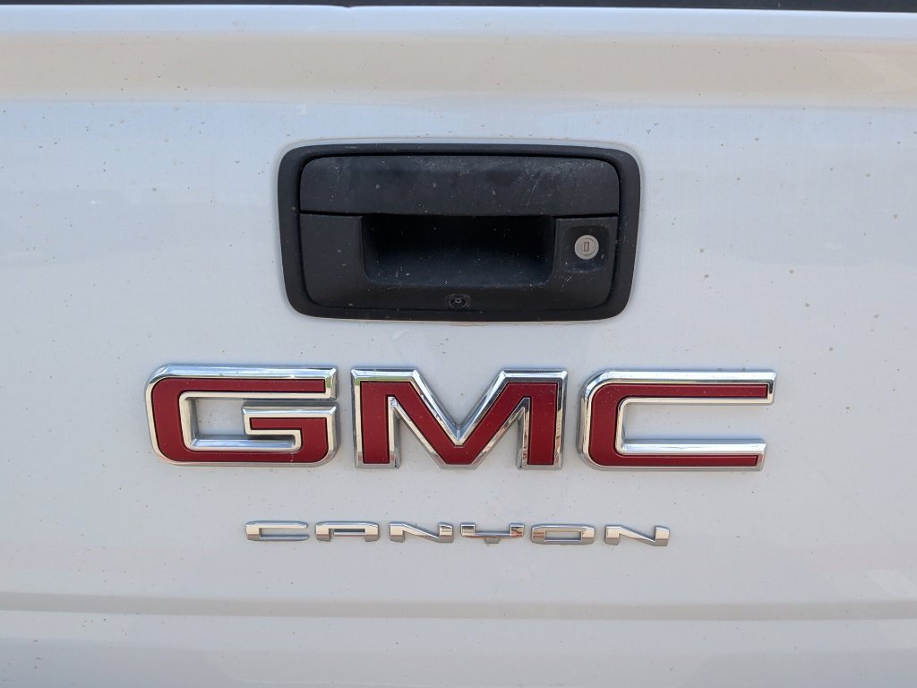 Used 2022 White GMC Elevation image 8