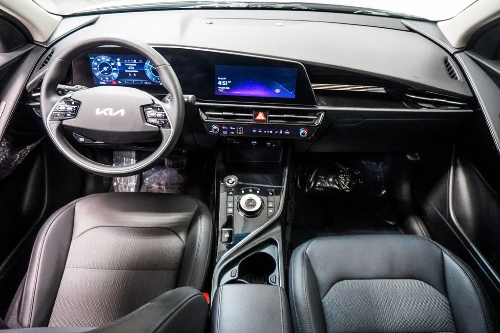 Used 2024 Gray Kia Wind image 11