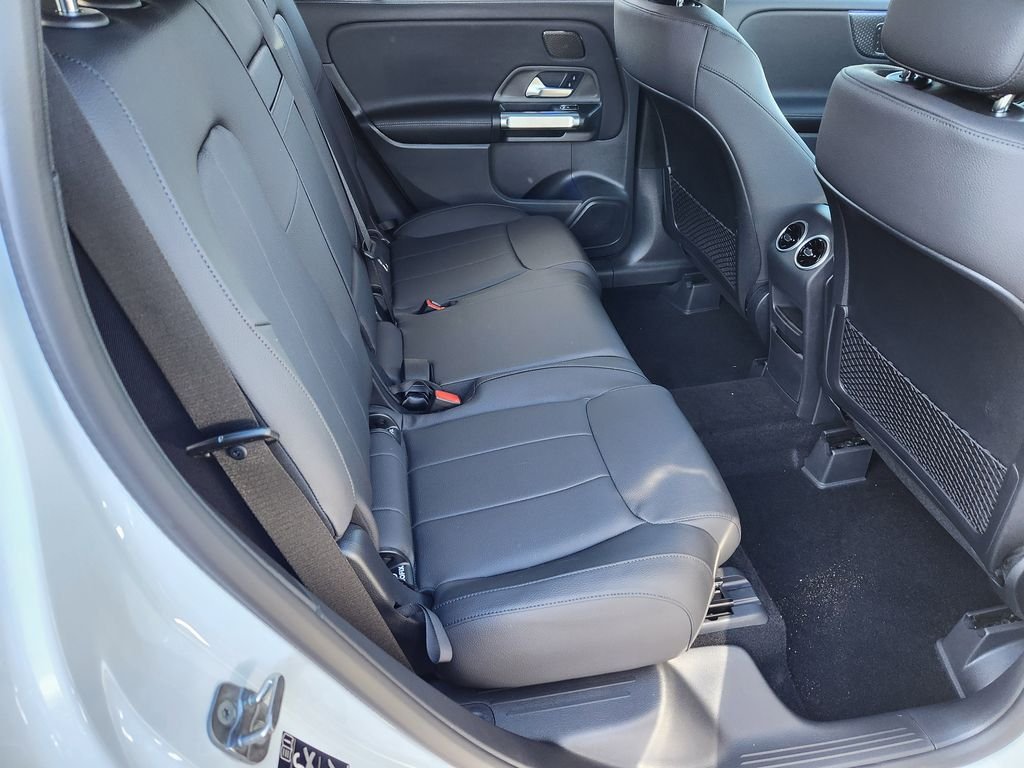 New 2026 Polar White Mercedes-Benz GLB 250 4MATIC® image 18