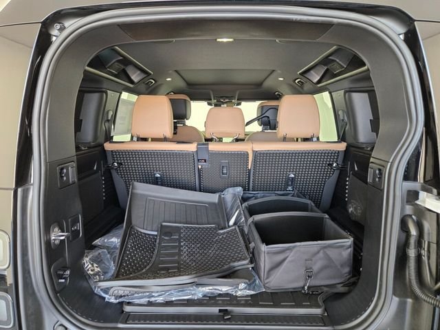New 2026 Fuji White Land Rover X-Dynamic SE image 14