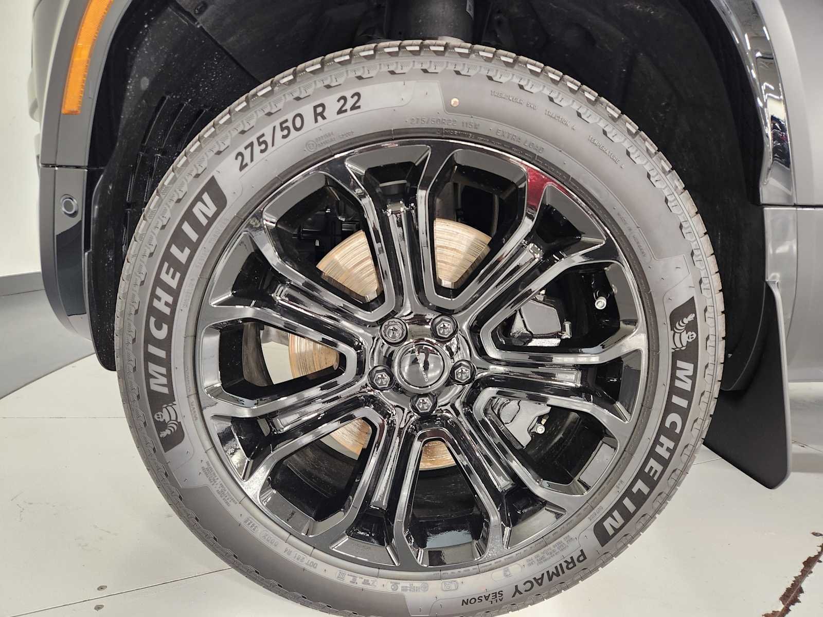 2026 Land Rover Defender OCTA Black - Photo 8