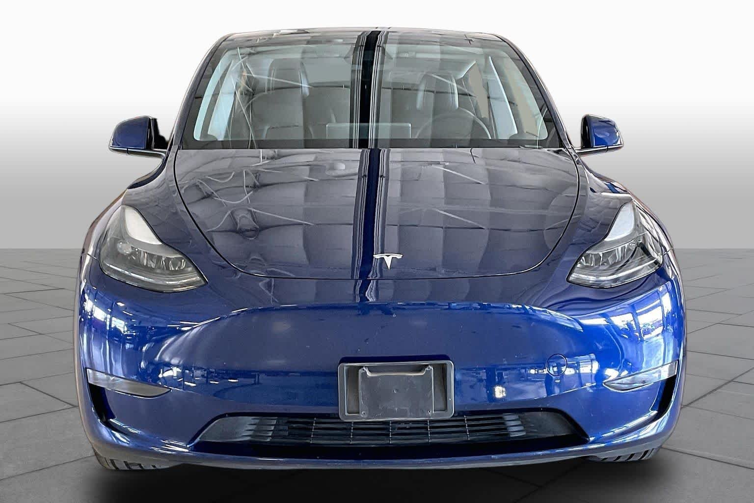 Used 2023 Deep Blue Metallic Tesla  image 3