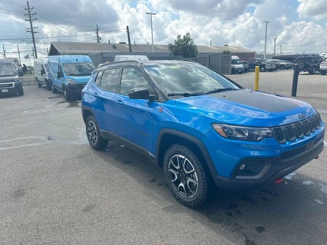 New 2026 Hydro Blue Pearl-Coat Exterior Paint Jeep Trailhawk image 11